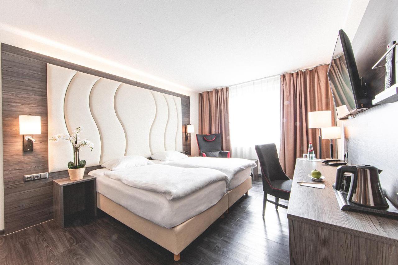 Plaza Hotel Hanau Esterno foto