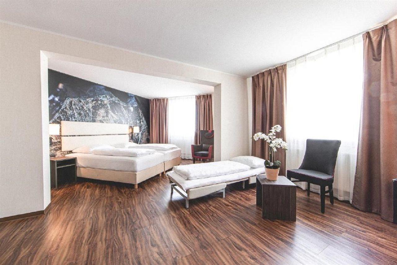 Plaza Hotel Hanau Esterno foto