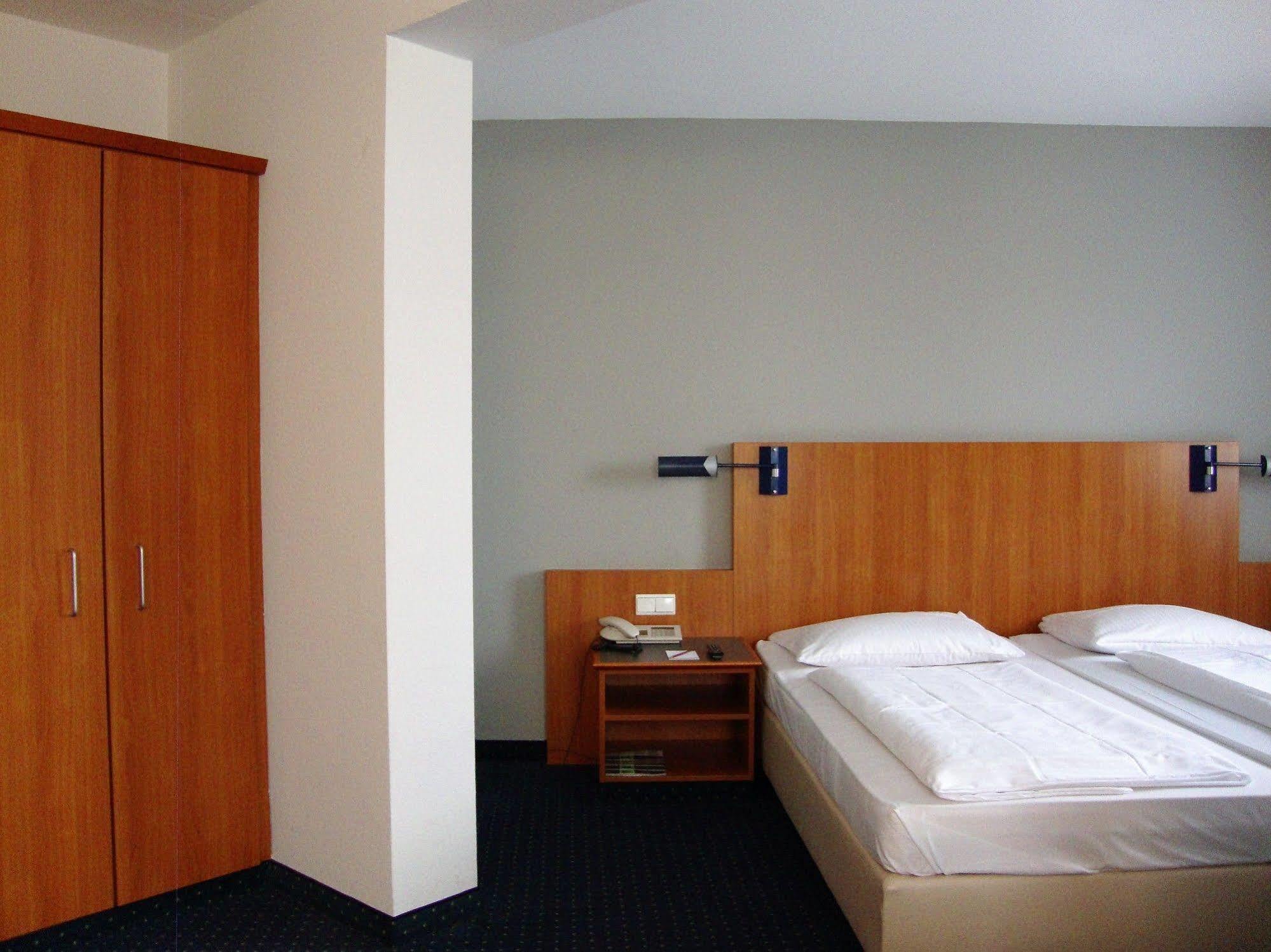 Plaza Hotel Hanau Esterno foto