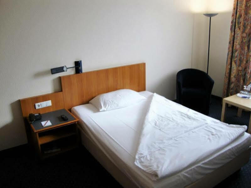 Plaza Hotel Hanau Esterno foto