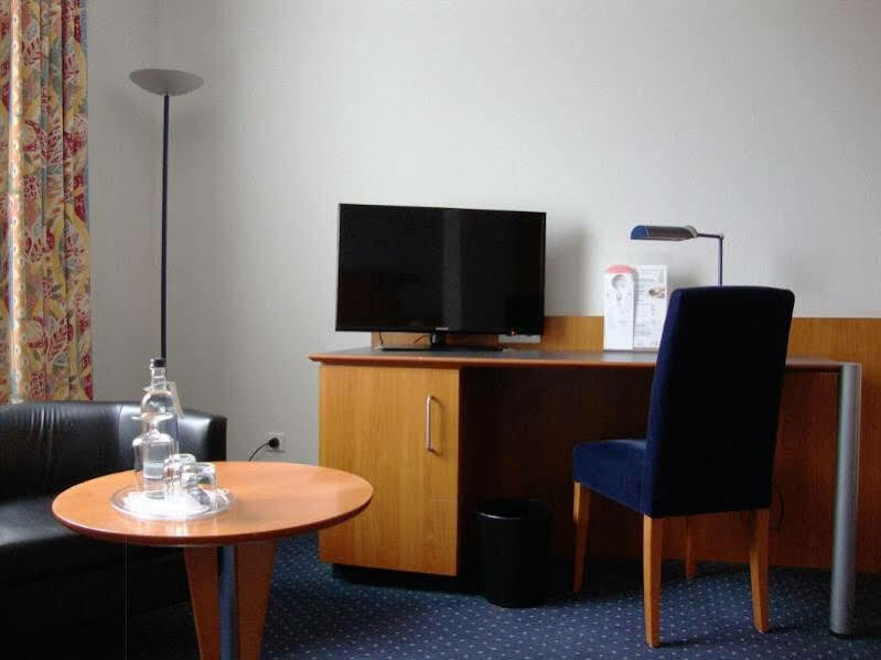 Plaza Hotel Hanau Esterno foto